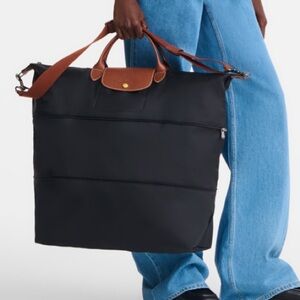Excellent Longchamp expandable bag with crossed strap